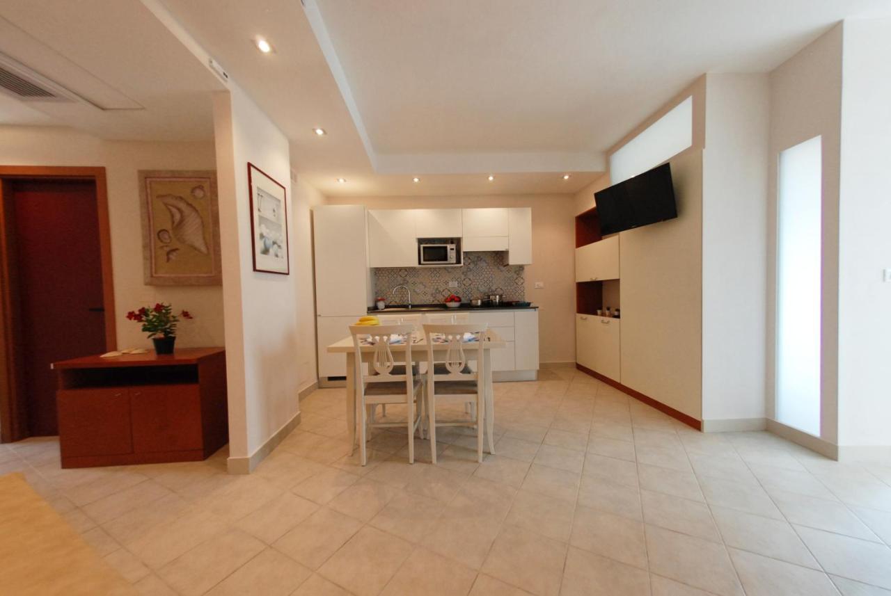 Beverly Park Residence Тирения Екстериор снимка